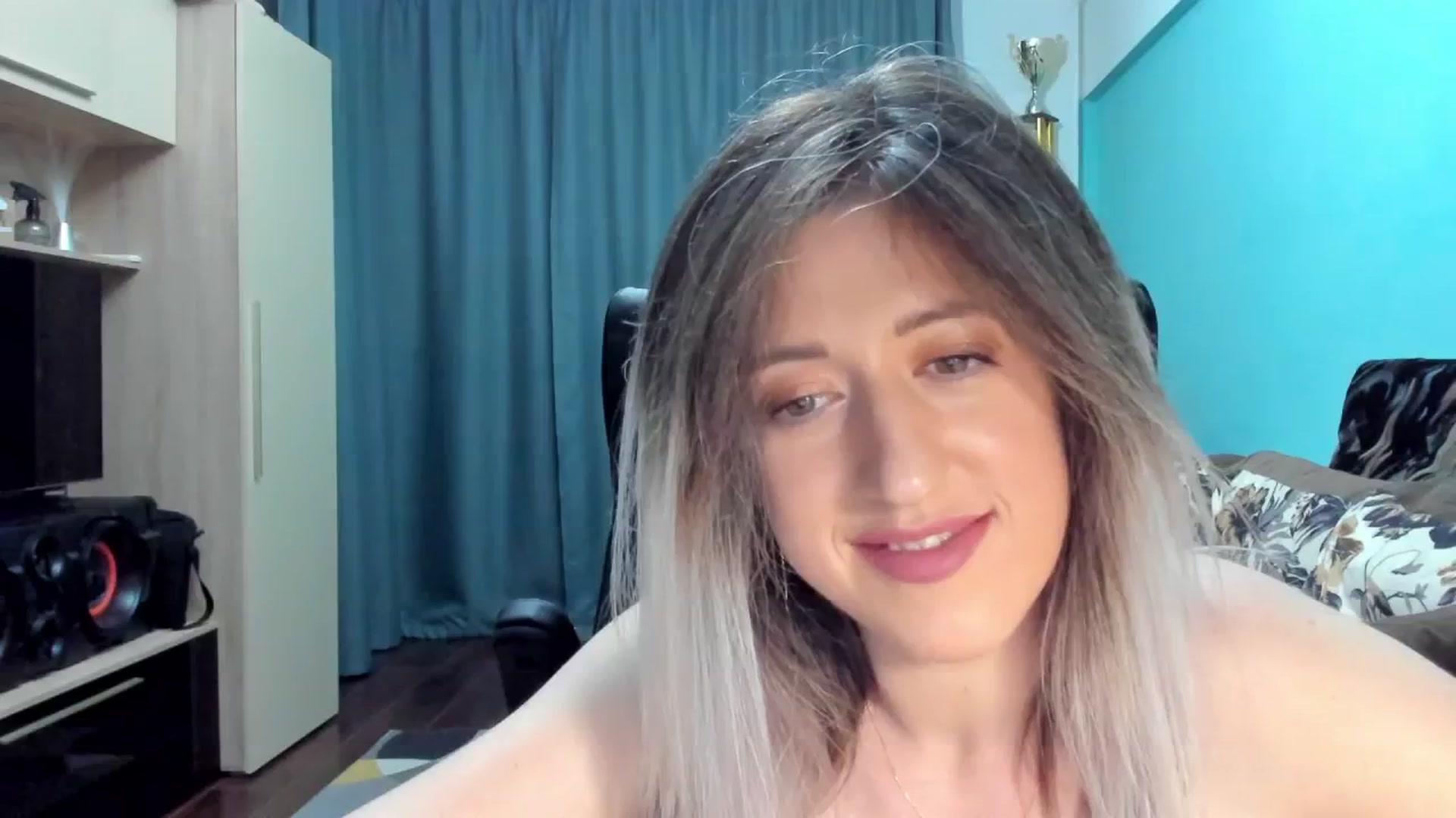 Gallery image thumbnail from SweetDelia_'s myfreecams stream on, 10/06/2024, 01:16 image 16 of 20