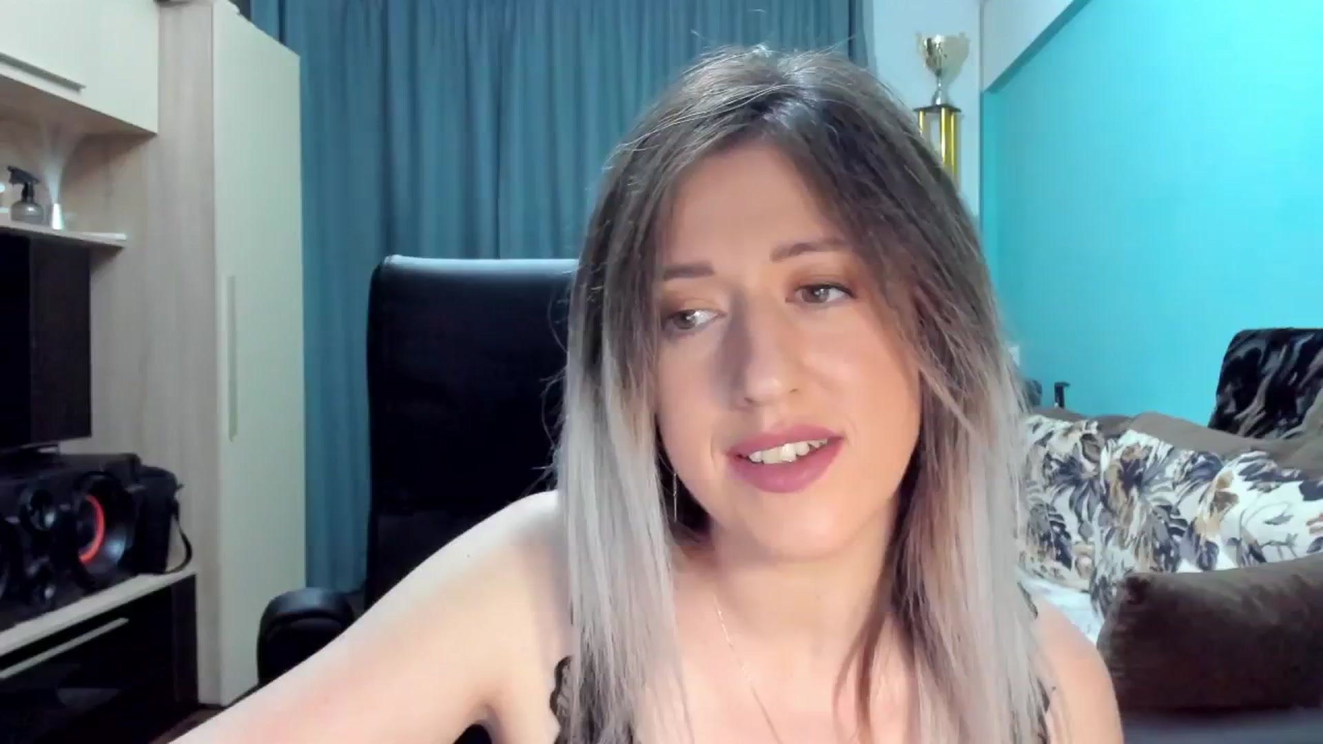 Gallery image thumbnail from SweetDelia_'s myfreecams stream on, 10/06/2024, 01:16 image 13 of 20