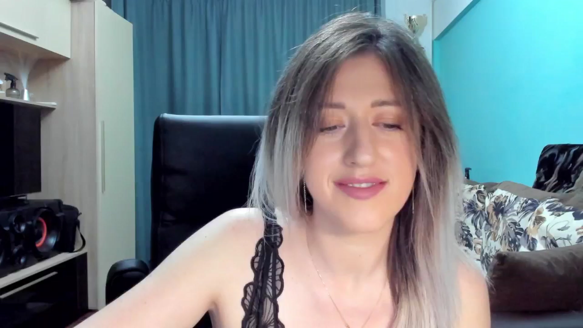 Gallery image thumbnail from SweetDelia_'s myfreecams stream on, 10/06/2024, 01:16 image 12 of 20
