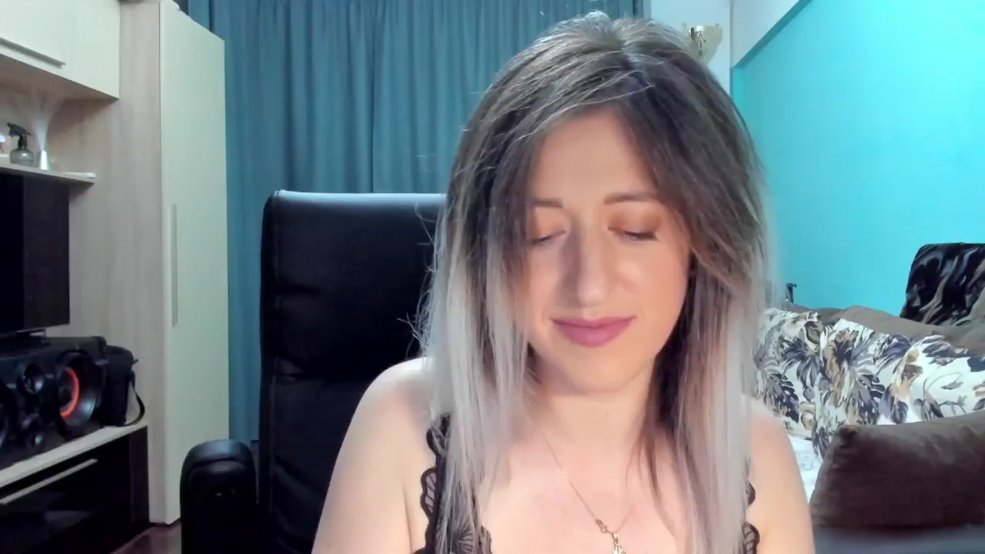 Gallery image thumbnail from SweetDelia_'s myfreecams stream on, 10/06/2024, 01:16 image 14 of 20