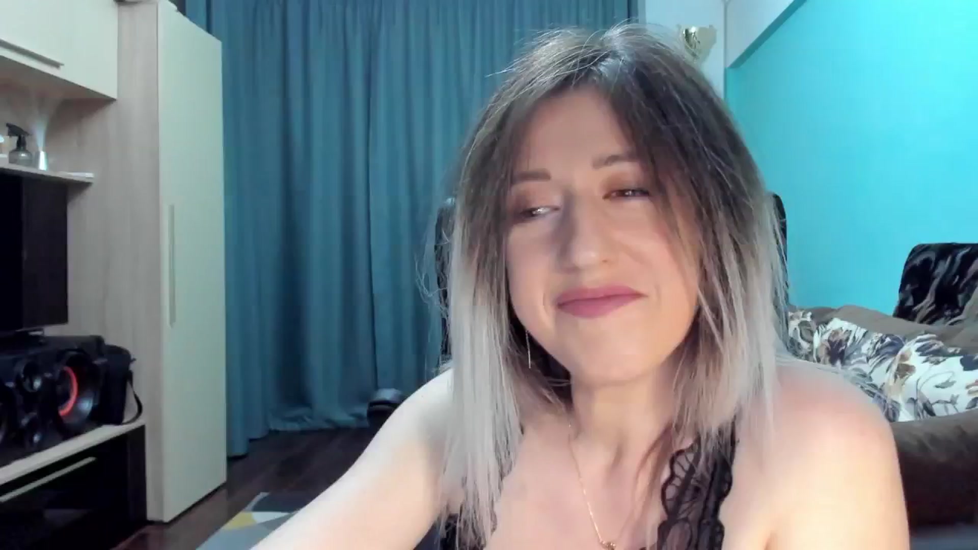 Gallery image thumbnail from SweetDelia_'s myfreecams stream on, 10/06/2024, 01:16 image 15 of 20