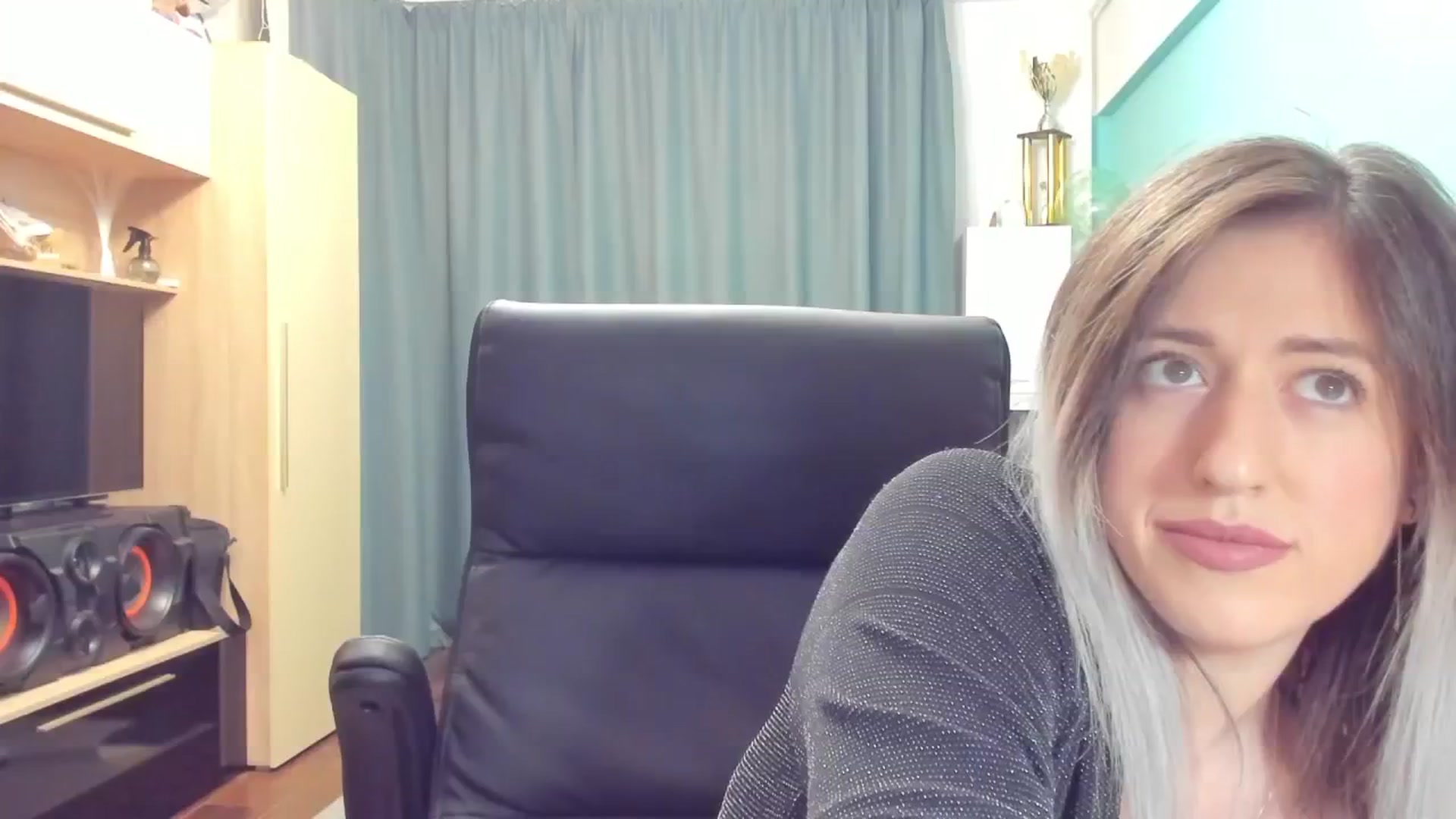 Gallery image thumbnail from SweetDelia_'s myfreecams stream on, 10/09/2024, 23:52 image 16 of 20