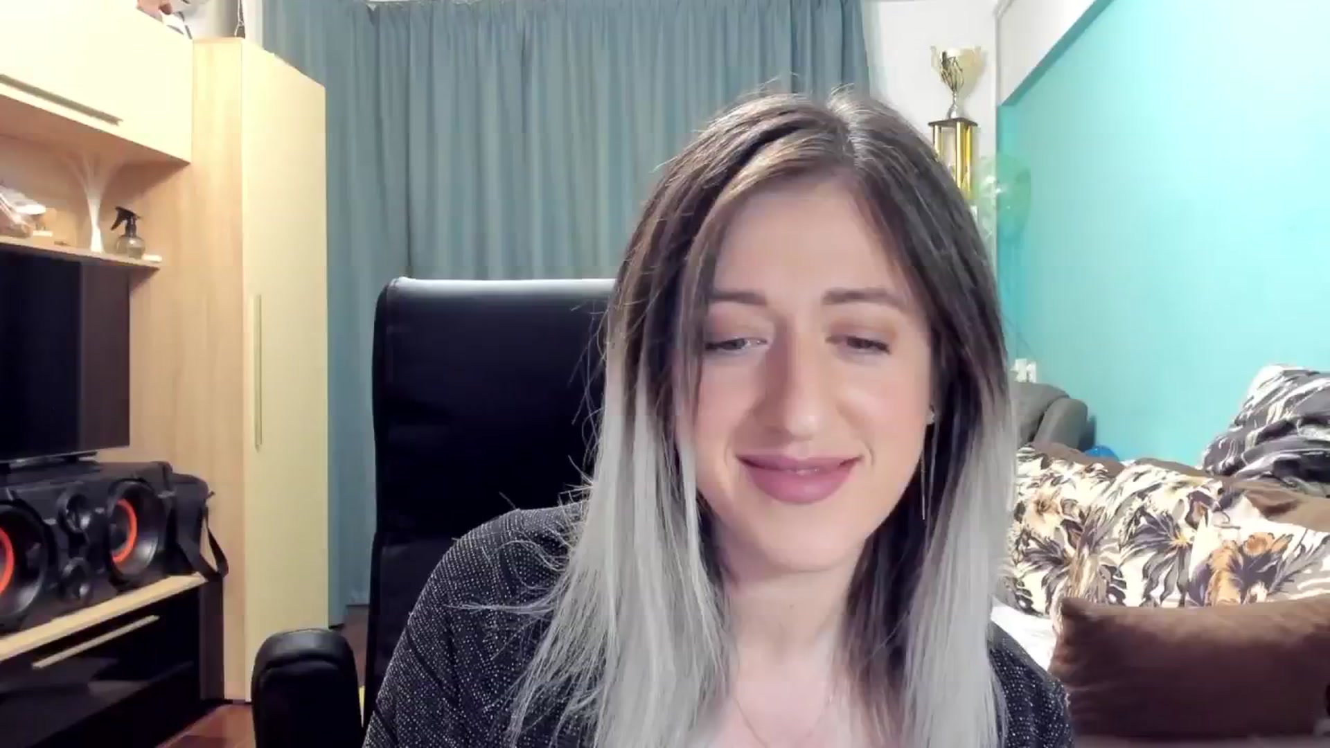 Gallery image thumbnail from SweetDelia_'s myfreecams stream on, 10/10/2024, 01:13 image 3 of 20