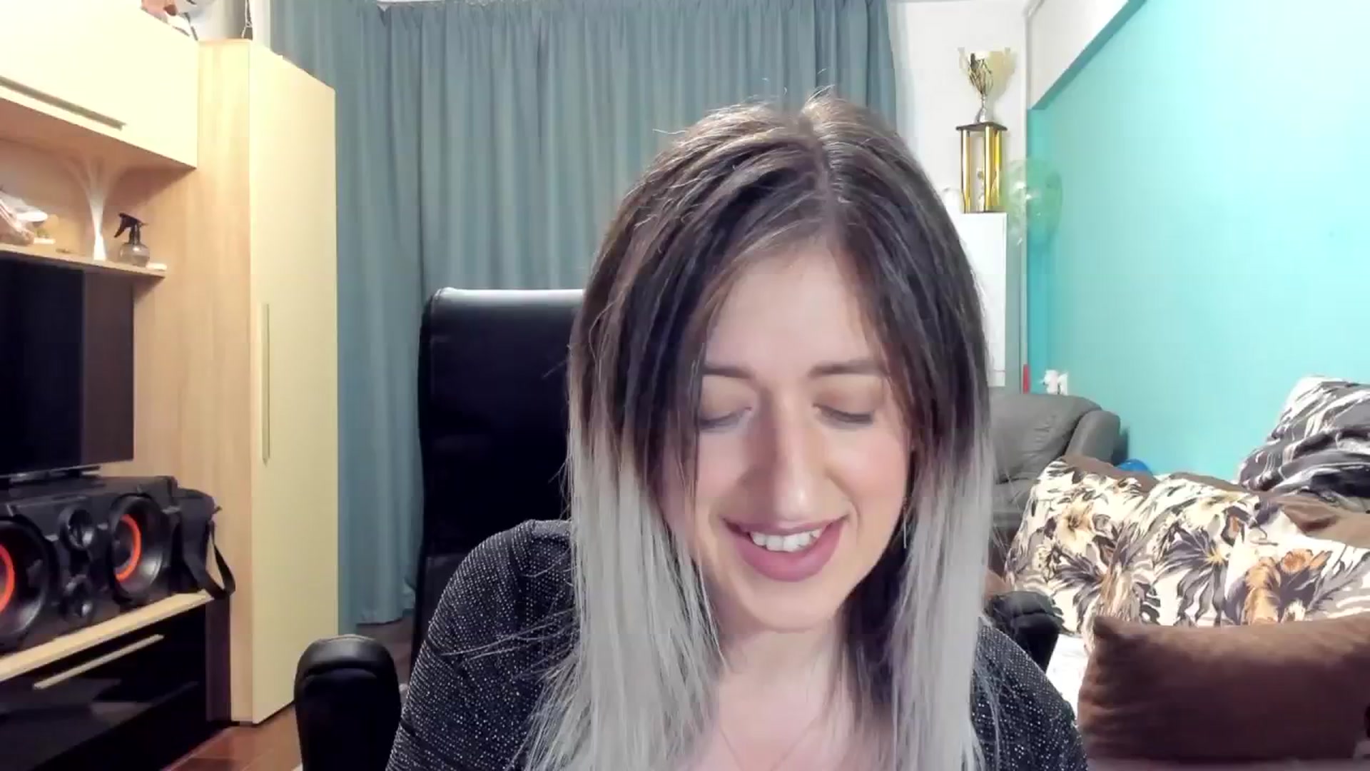 Gallery image thumbnail from SweetDelia_'s myfreecams stream on, 10/10/2024, 01:13 image 16 of 20