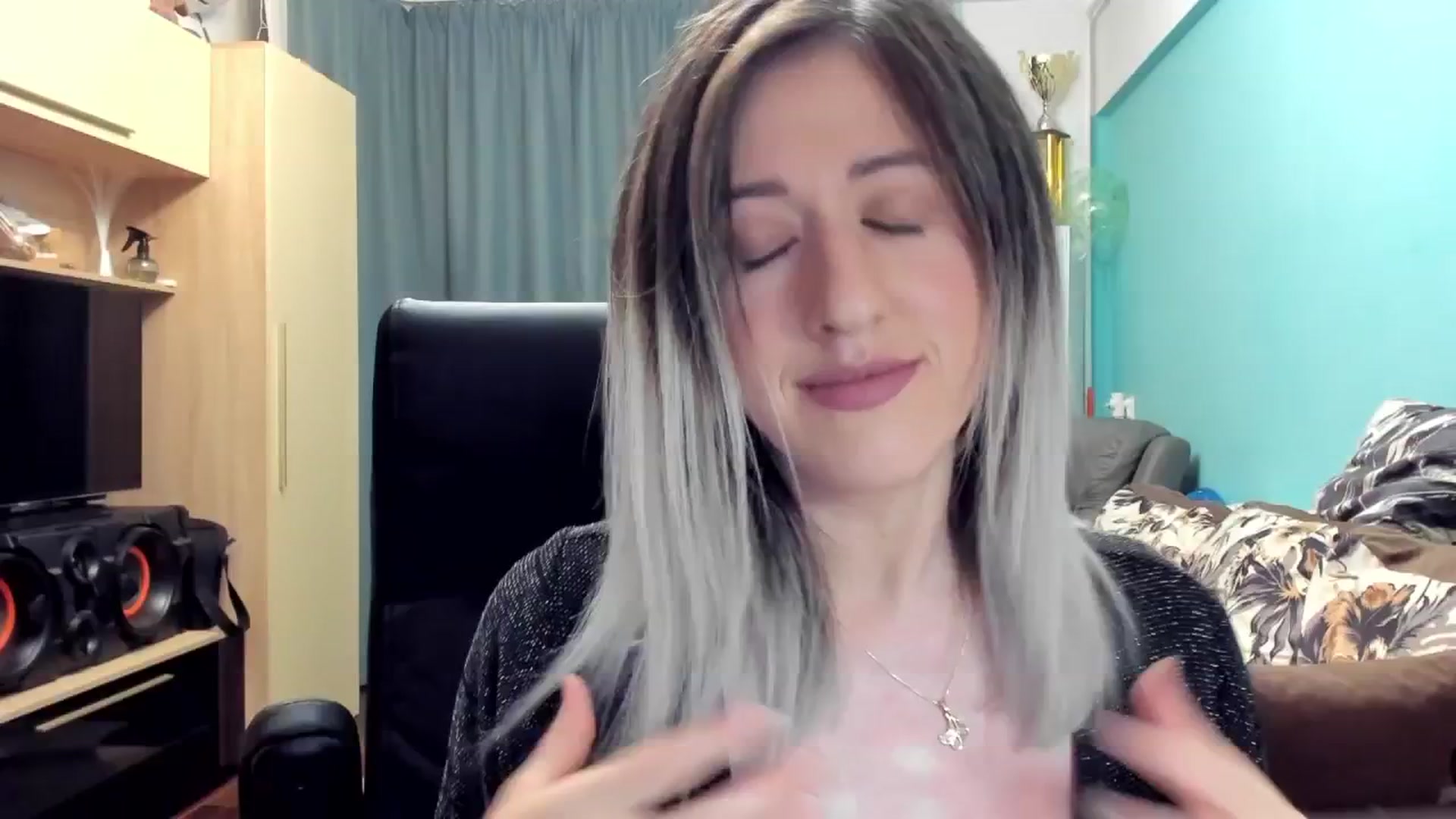Gallery image thumbnail from SweetDelia_'s myfreecams stream on, 10/10/2024, 01:13 image 10 of 20