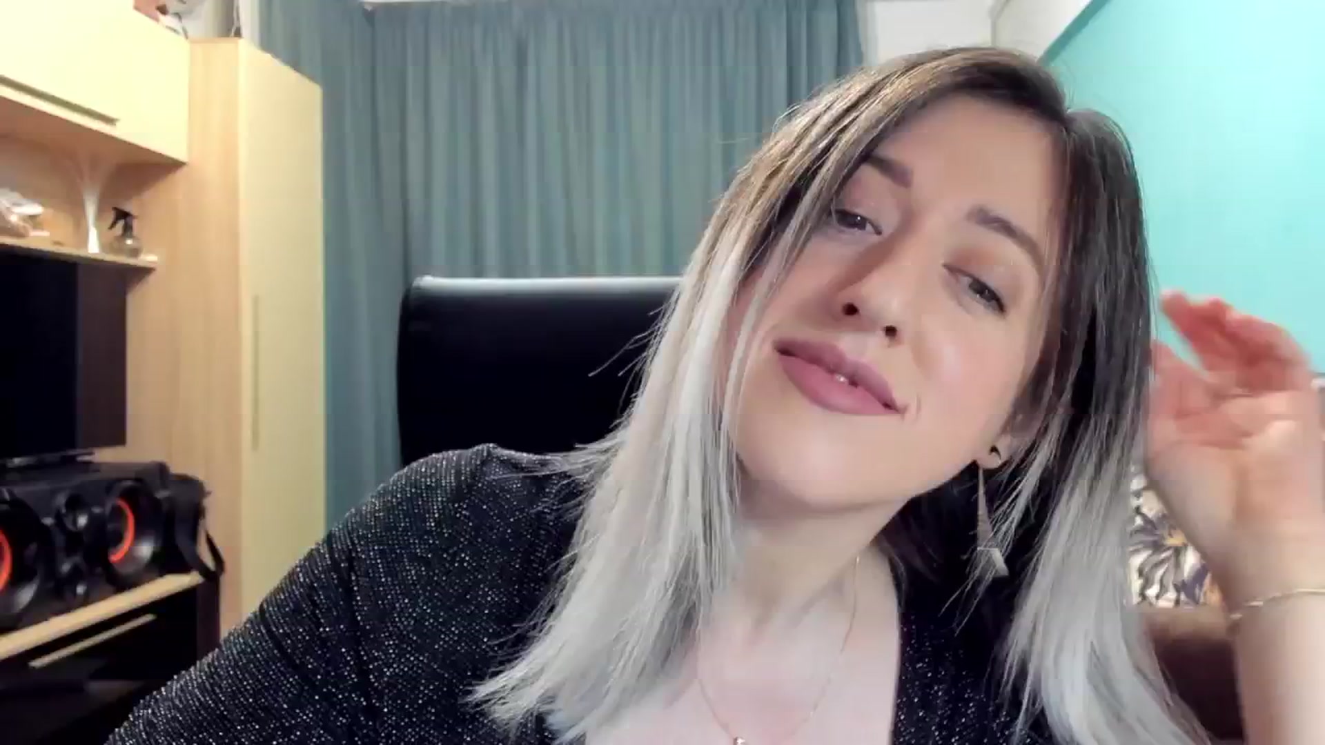 Gallery image thumbnail from SweetDelia_'s myfreecams stream on, 10/10/2024, 01:13 image 19 of 20