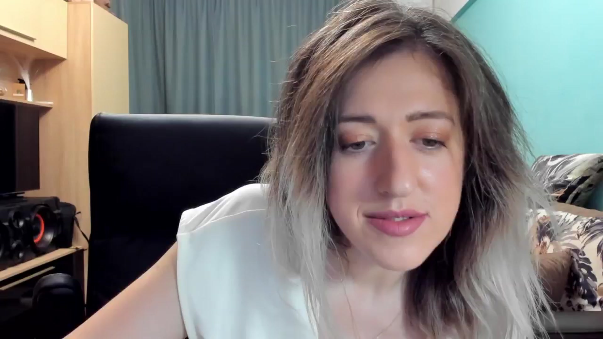 Gallery image thumbnail from SweetDelia_'s myfreecams stream on, 10/17/2024, 23:30 image 19 of 20