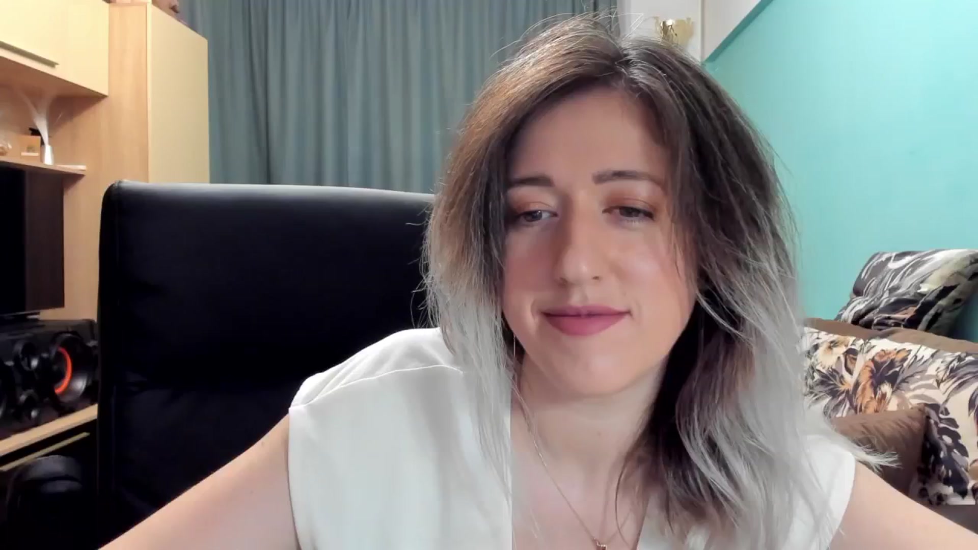 Gallery image thumbnail from SweetDelia_'s myfreecams stream on, 10/17/2024, 23:30 image 7 of 20