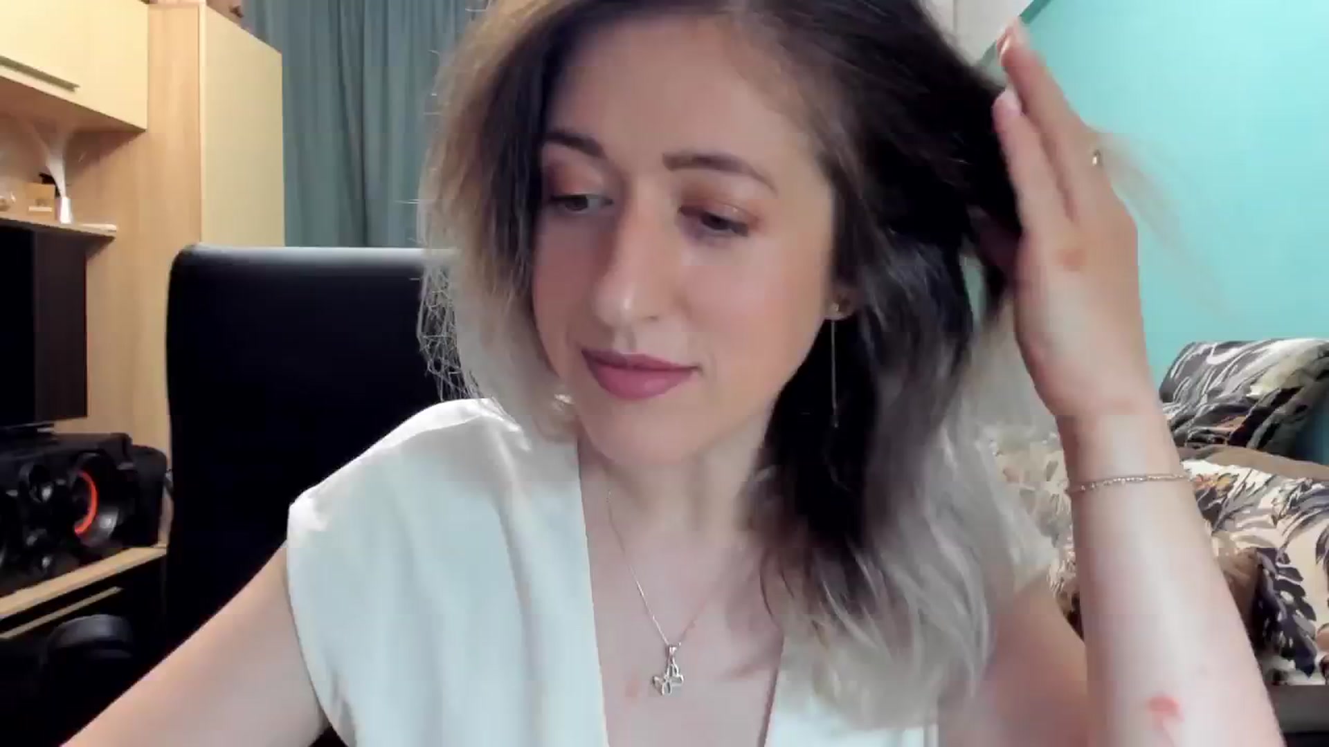 Gallery image thumbnail from SweetDelia_'s myfreecams stream on, 10/17/2024, 23:30 image 14 of 20