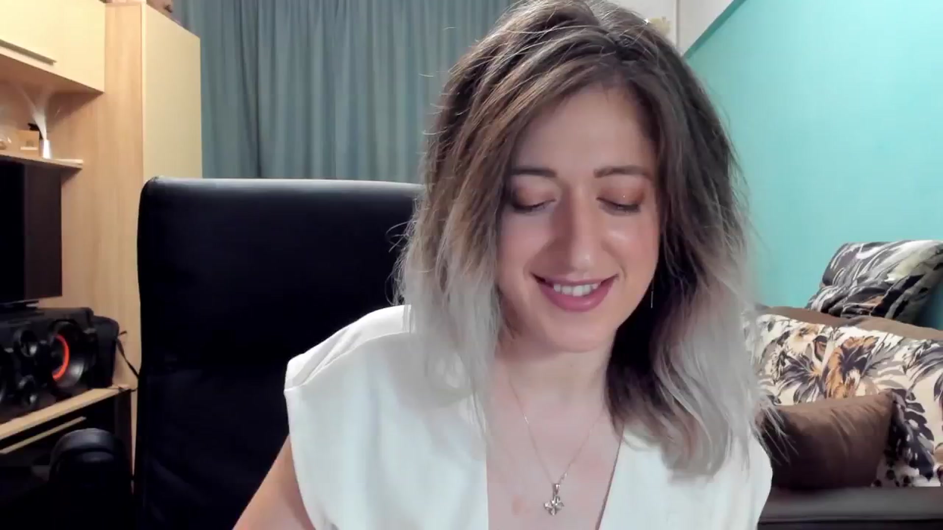 Gallery image thumbnail from SweetDelia_'s myfreecams stream on, 10/17/2024, 23:30 image 20 of 20