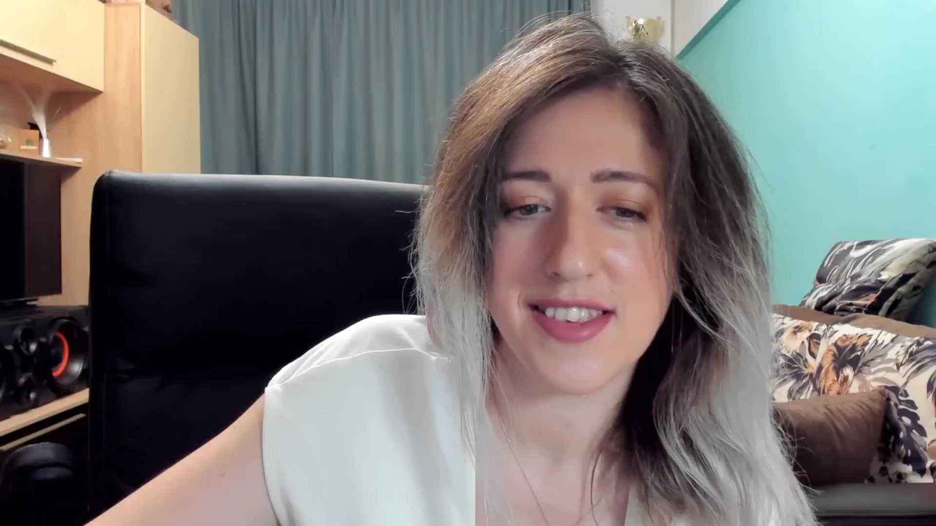 Gallery image thumbnail from SweetDelia_'s myfreecams stream on, 10/17/2024, 23:30 image 8 of 20