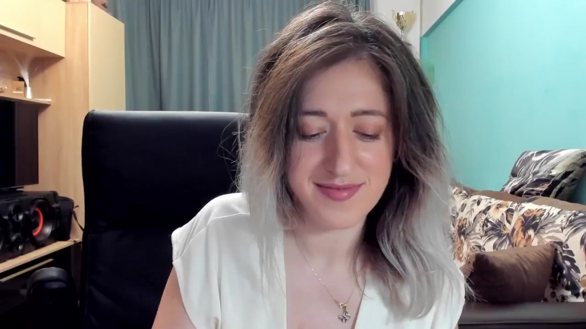 Gallery image thumbnail from SweetDelia_'s myfreecams stream on, 10/17/2024, 23:30 image 11 of 20
