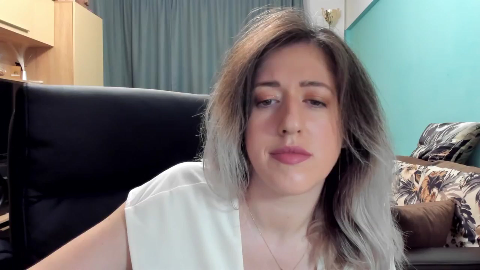 Gallery image thumbnail from SweetDelia_'s myfreecams stream on, 10/17/2024, 23:30 image 3 of 20