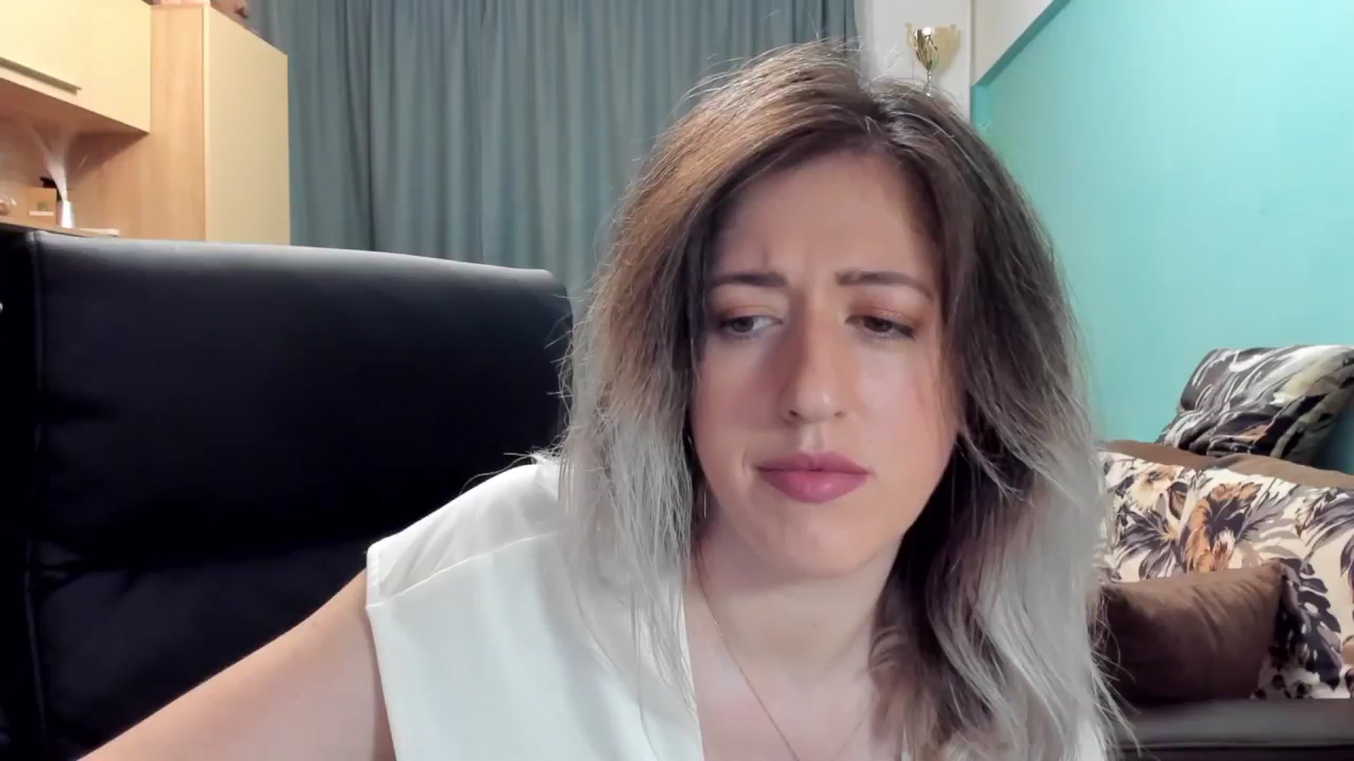 Gallery image thumbnail from SweetDelia_'s myfreecams stream on, 10/17/2024, 23:30 image 4 of 20