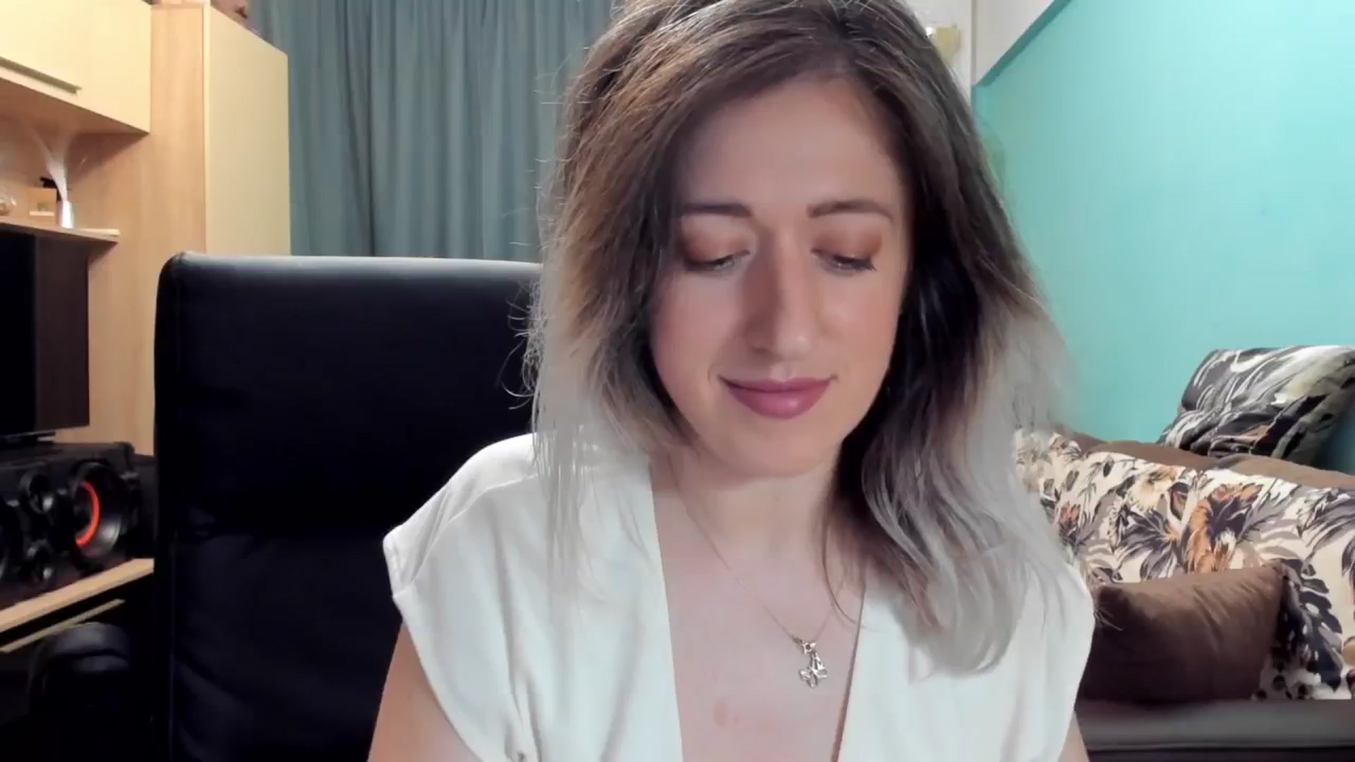 Gallery image thumbnail from SweetDelia_'s myfreecams stream on, 10/17/2024, 23:30 image 9 of 20