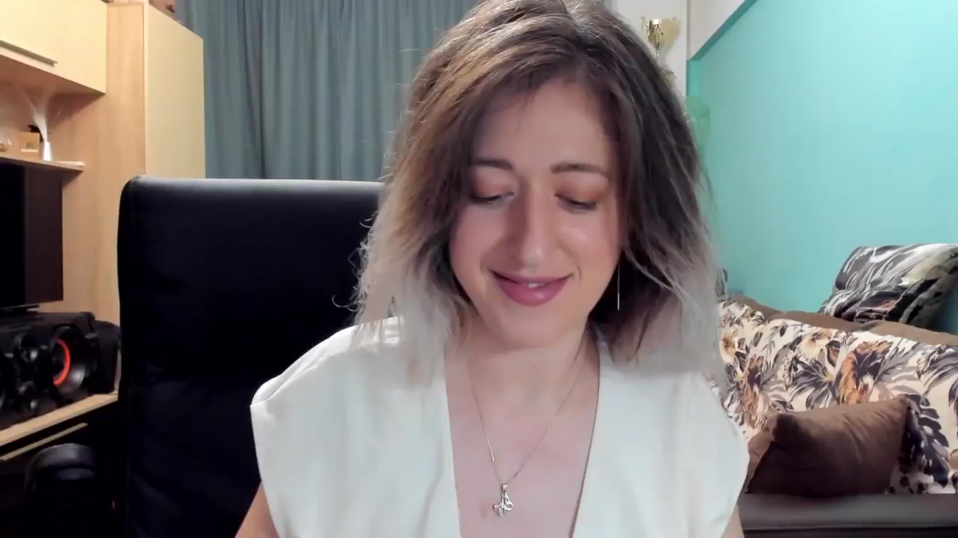 Gallery image thumbnail from SweetDelia_'s myfreecams stream on, 10/17/2024, 23:30 image 12 of 20
