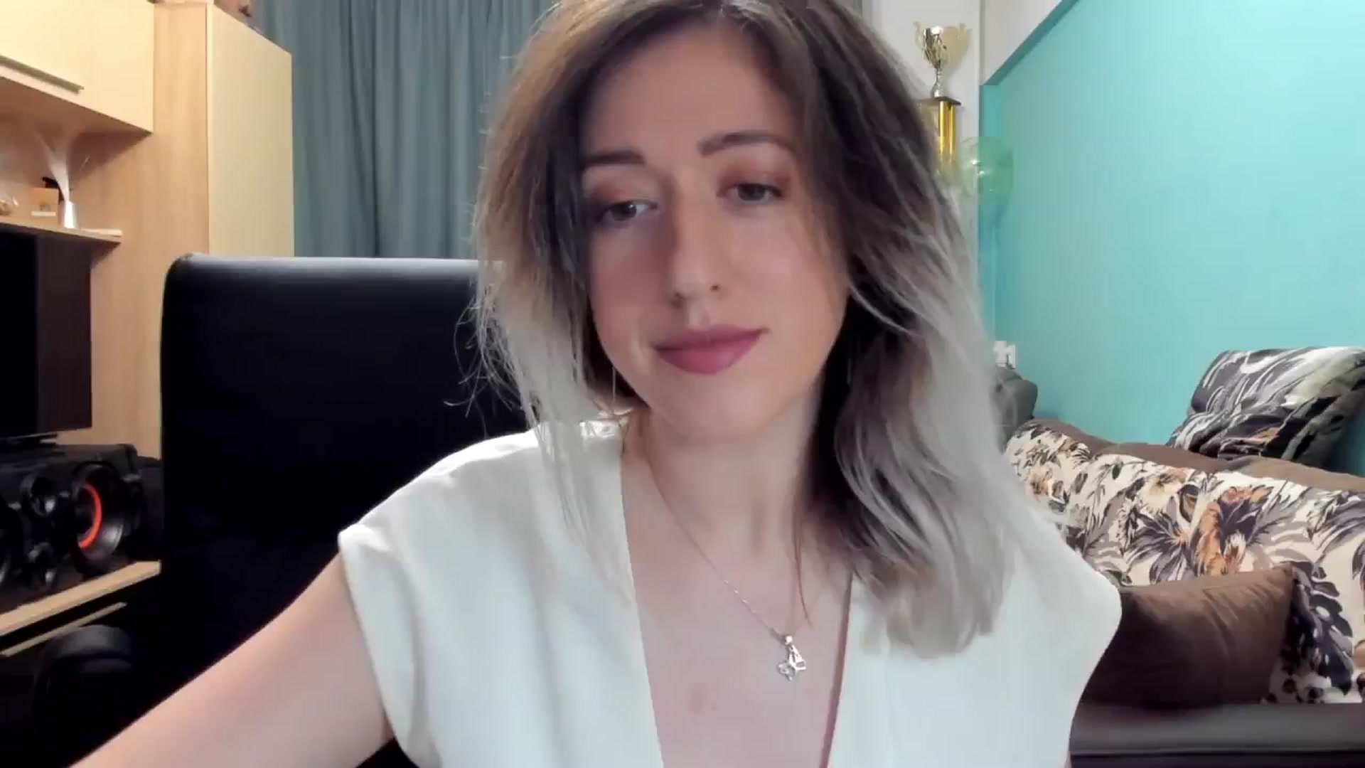 Gallery image thumbnail from SweetDelia_'s myfreecams stream on, 10/17/2024, 23:30 image 6 of 20