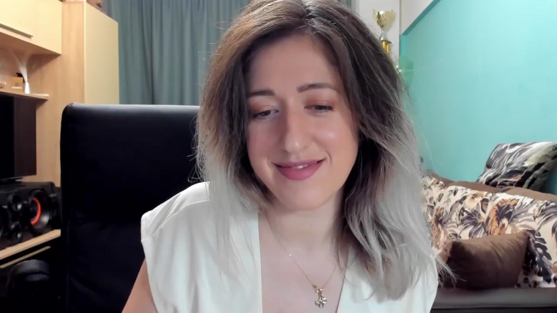Gallery image thumbnail from SweetDelia_'s myfreecams stream on, 10/17/2024, 23:30 image 10 of 20