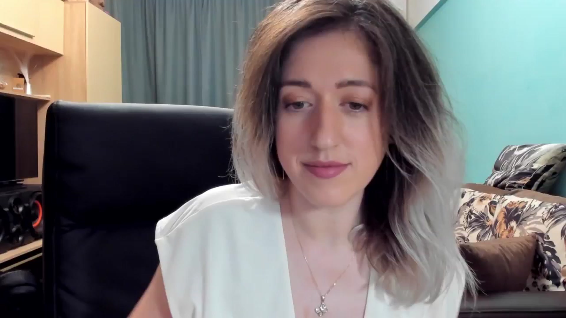 Gallery image thumbnail from SweetDelia_'s myfreecams stream on, 10/17/2024, 23:30 image 13 of 20