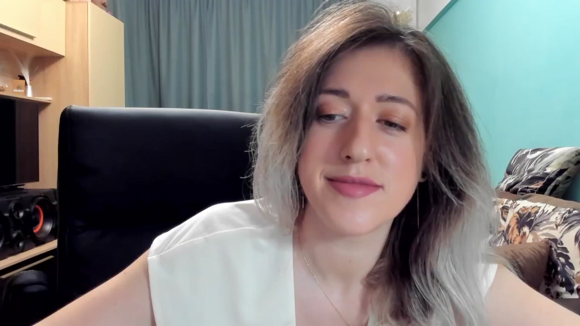 Gallery image thumbnail from SweetDelia_'s myfreecams stream on, 10/17/2024, 23:30 image 2 of 20