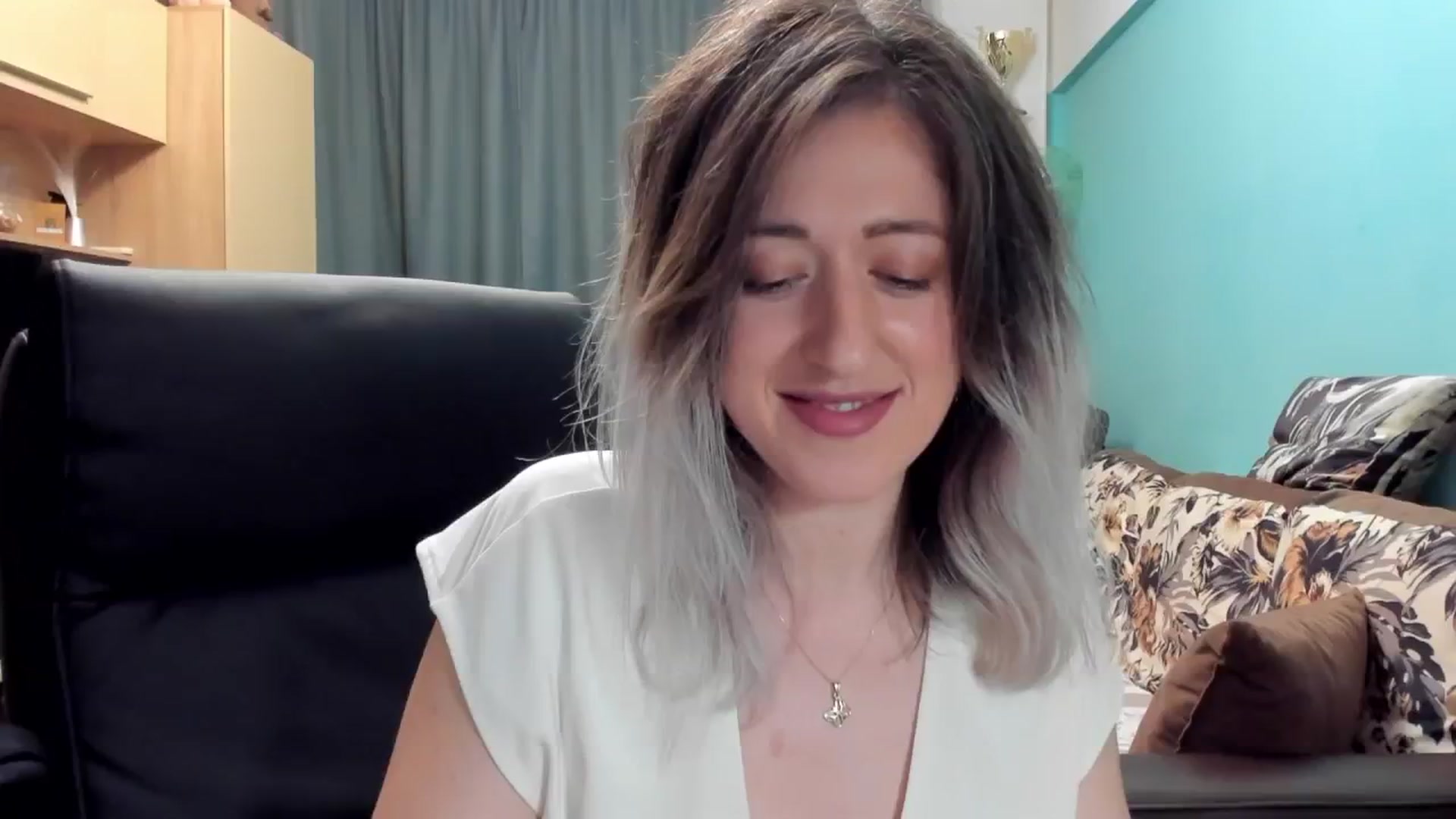 Gallery image thumbnail from SweetDelia_'s myfreecams stream on, 10/18/2024, 02:21 image 6 of 20