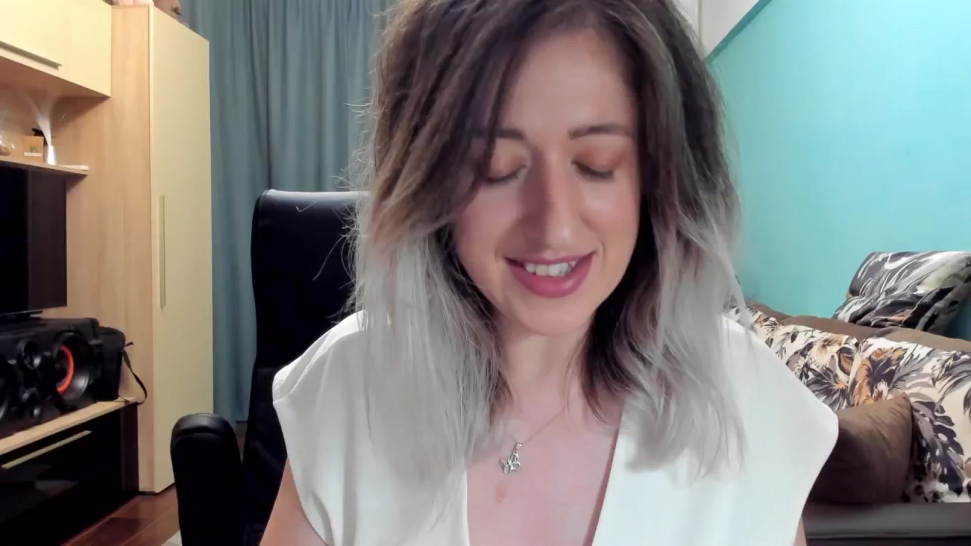 Gallery image thumbnail from SweetDelia_'s myfreecams stream on, 10/18/2024, 02:21 image 19 of 20
