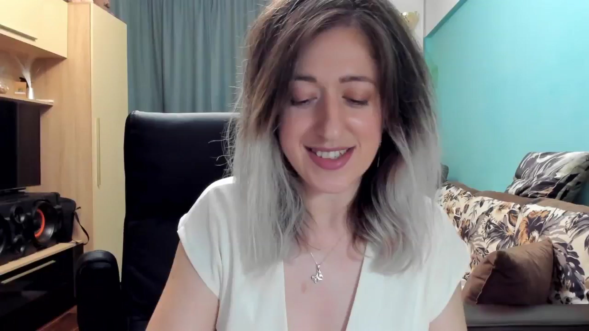 Gallery image thumbnail from SweetDelia_'s myfreecams stream on, 10/18/2024, 02:21 image 1 of 20