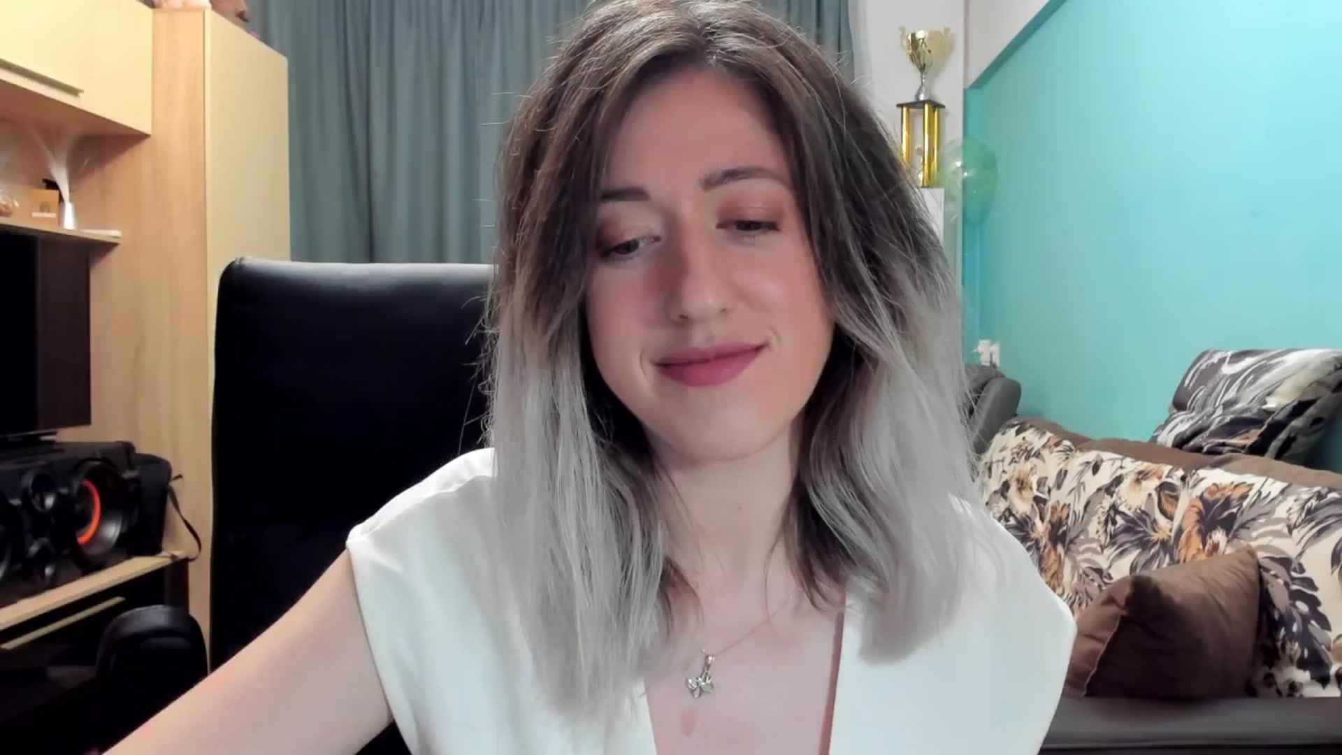 Gallery image thumbnail from SweetDelia_'s myfreecams stream on, 10/18/2024, 02:21 image 15 of 20