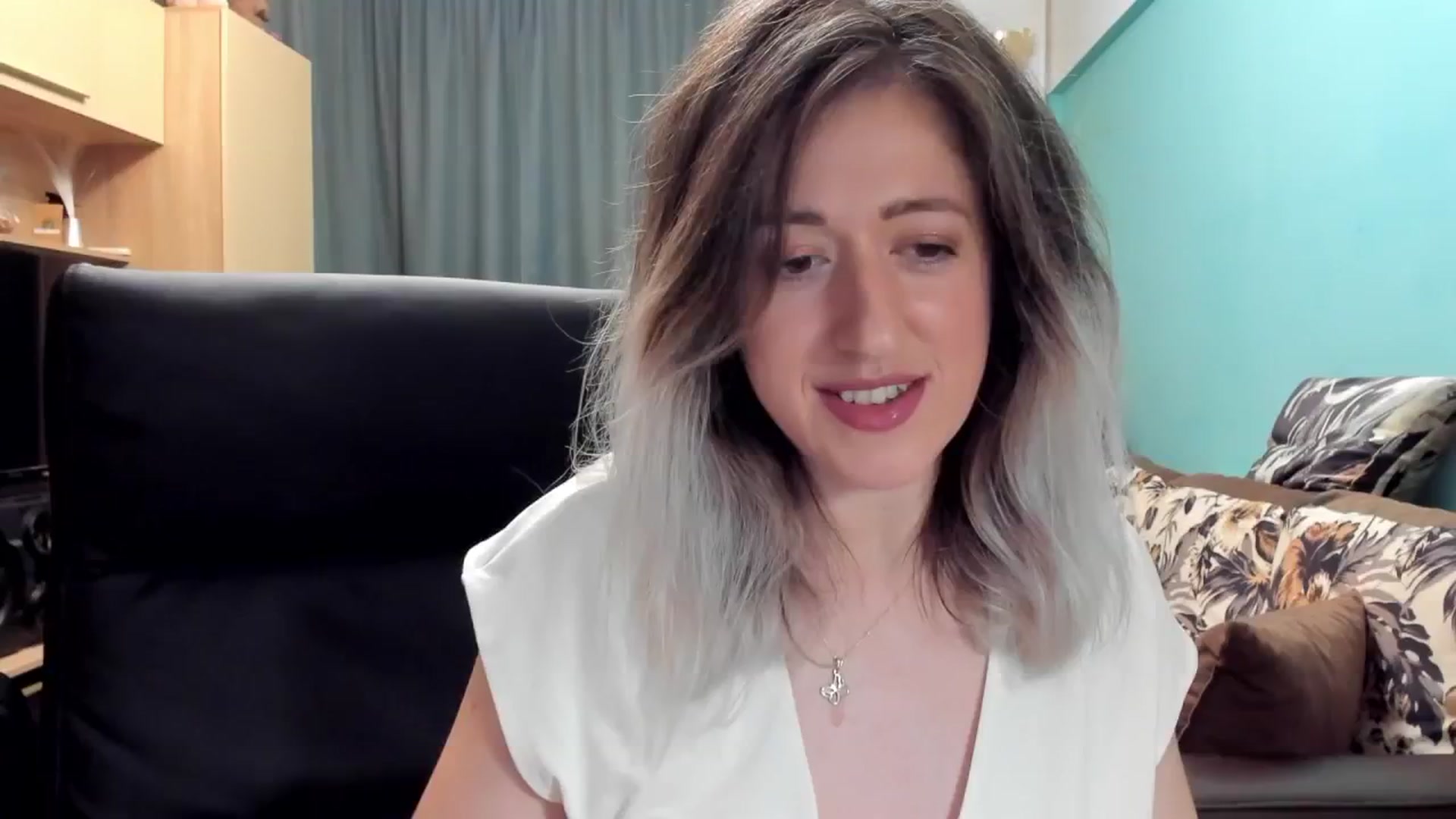 Gallery image thumbnail from SweetDelia_'s myfreecams stream on, 10/18/2024, 02:21 image 10 of 20