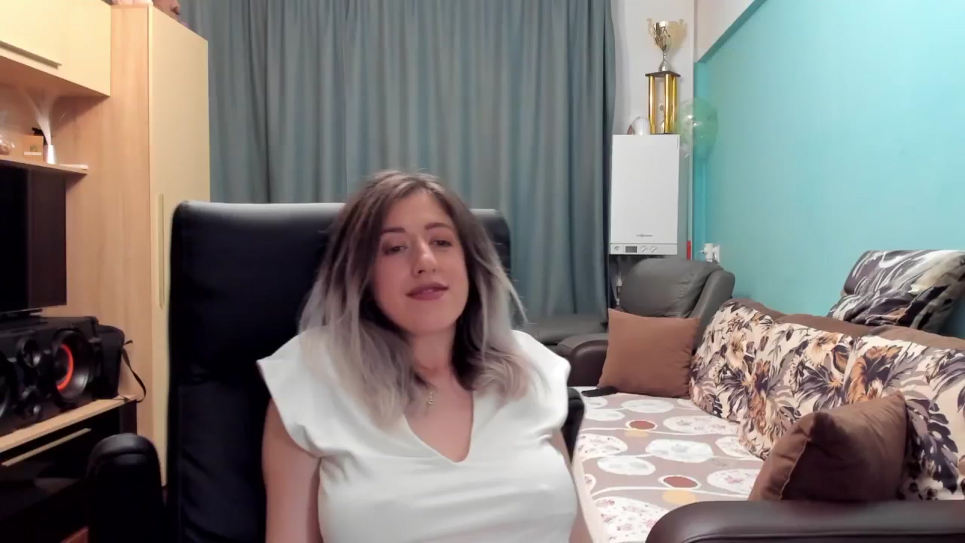 Gallery image thumbnail from SweetDelia_'s myfreecams stream on, 10/18/2024, 02:21 image 18 of 20