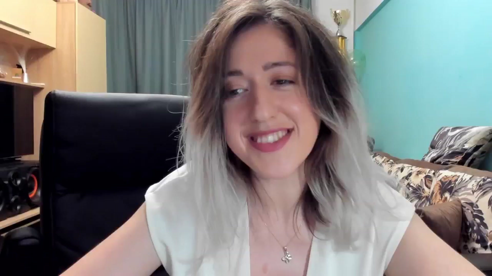 Gallery image thumbnail from SweetDelia_'s myfreecams stream on, 10/18/2024, 02:21 image 8 of 20
