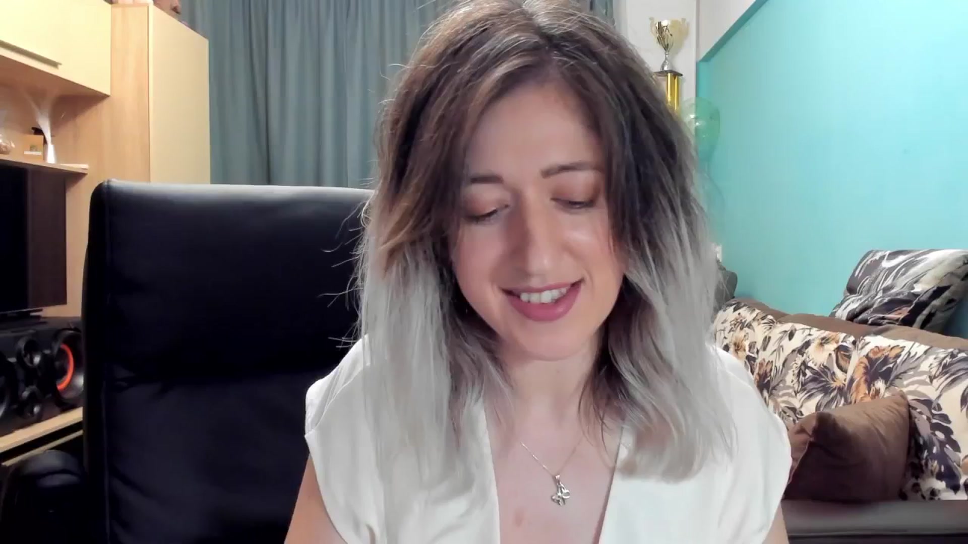 Gallery image thumbnail from SweetDelia_'s myfreecams stream on, 10/18/2024, 02:21 image 3 of 20
