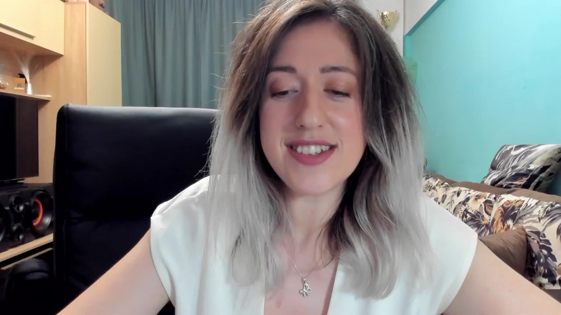 Gallery image thumbnail from SweetDelia_'s myfreecams stream on, 10/18/2024, 02:21 image 7 of 20