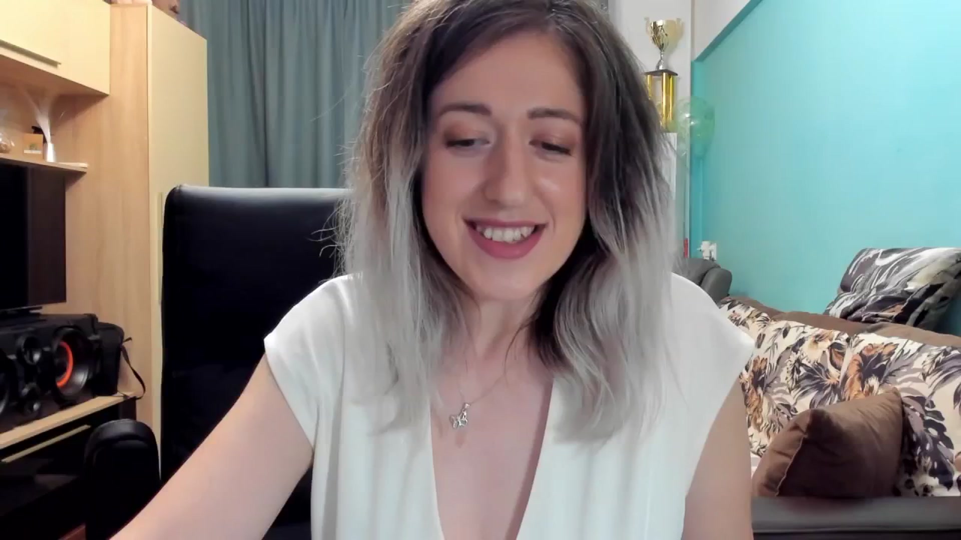 Gallery image thumbnail from SweetDelia_'s myfreecams stream on, 10/18/2024, 02:21 image 2 of 20