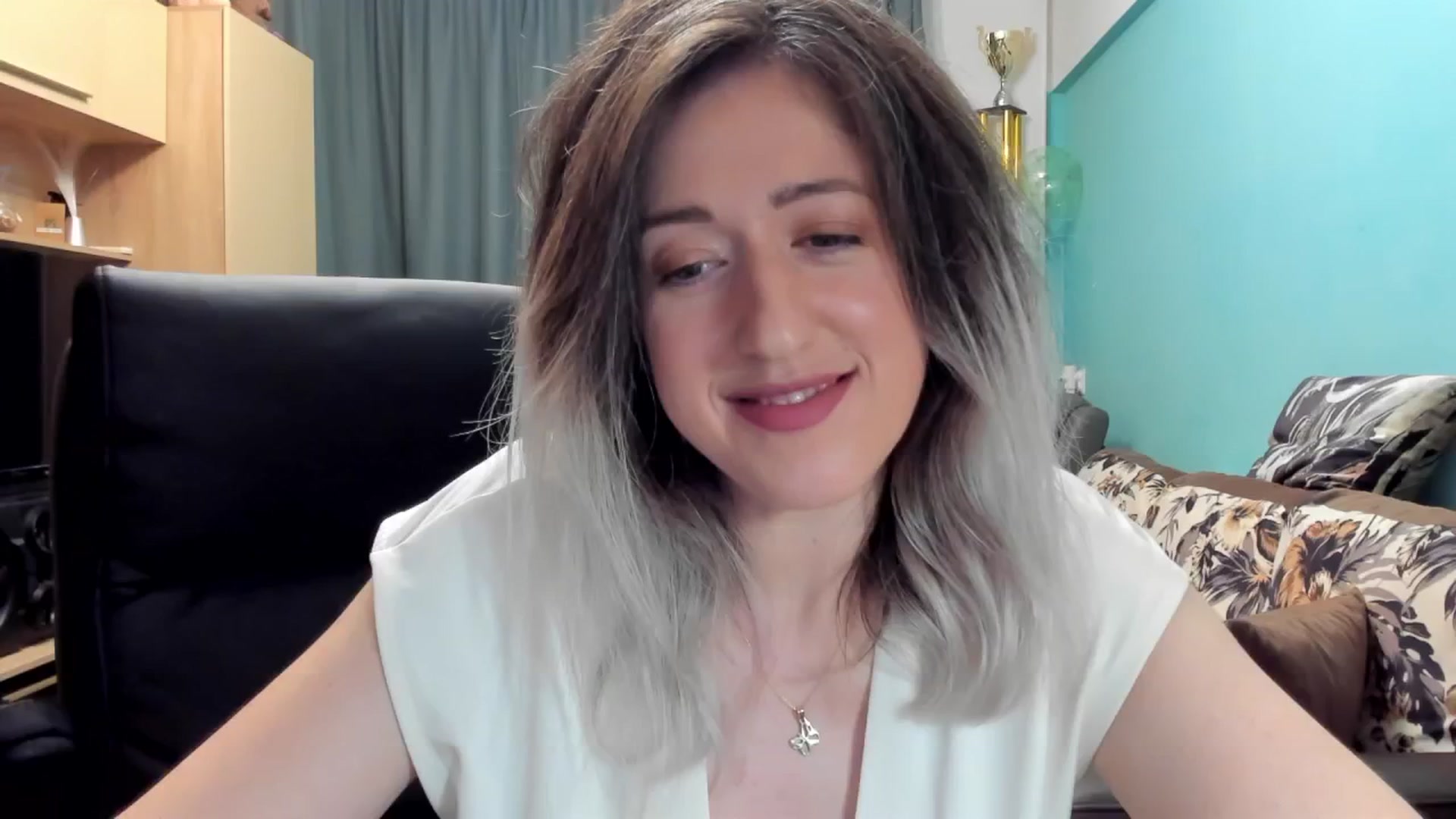 Gallery image thumbnail from SweetDelia_'s myfreecams stream on, 10/18/2024, 02:21 image 4 of 20