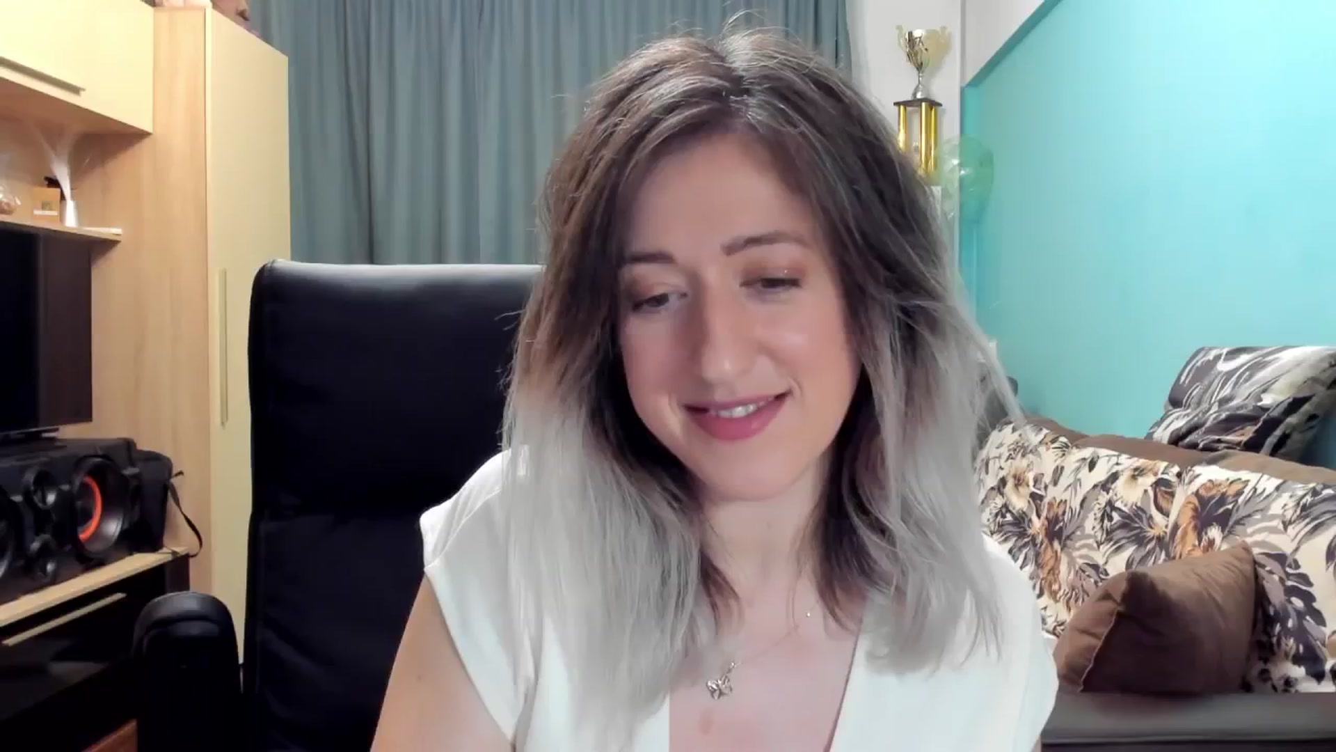 Gallery image thumbnail from SweetDelia_'s myfreecams stream on, 10/18/2024, 02:21 image 17 of 20