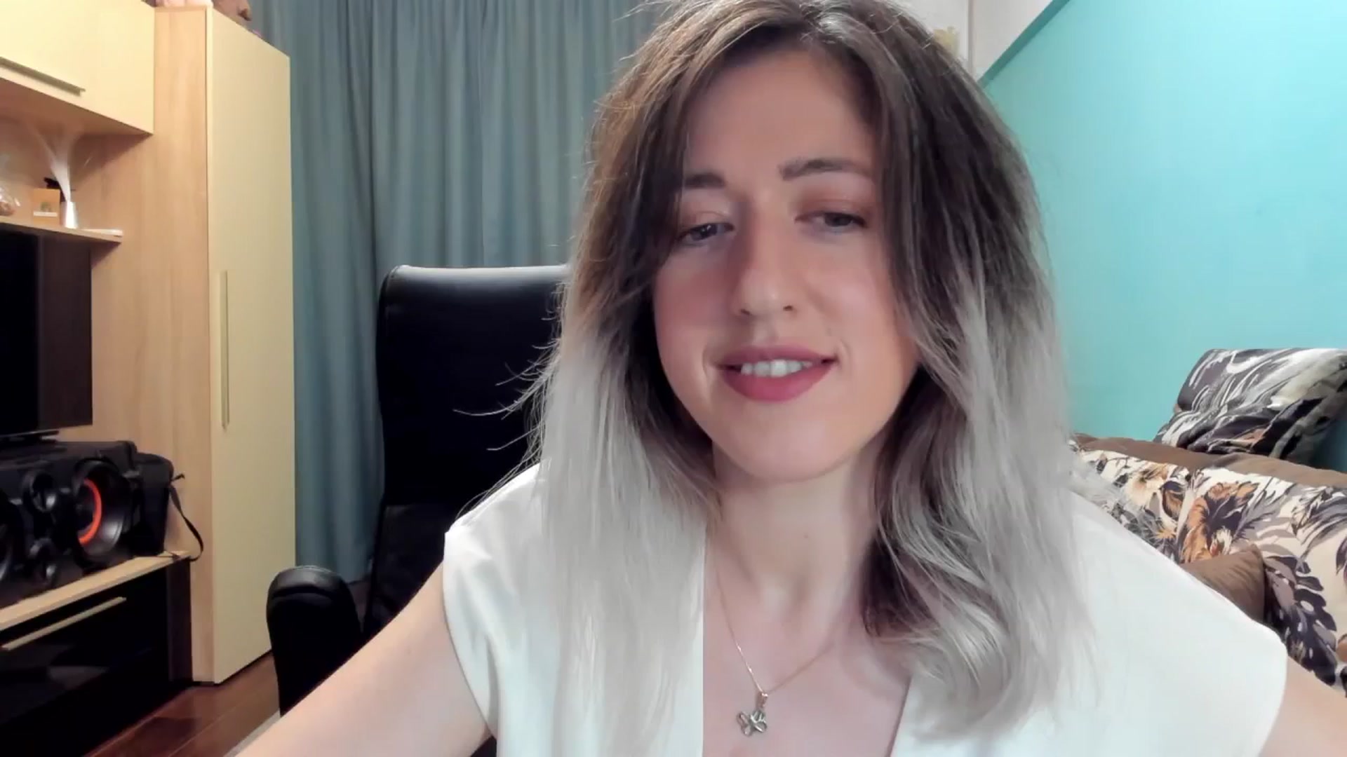 Gallery image thumbnail from SweetDelia_'s myfreecams stream on, 10/18/2024, 02:21 image 20 of 20