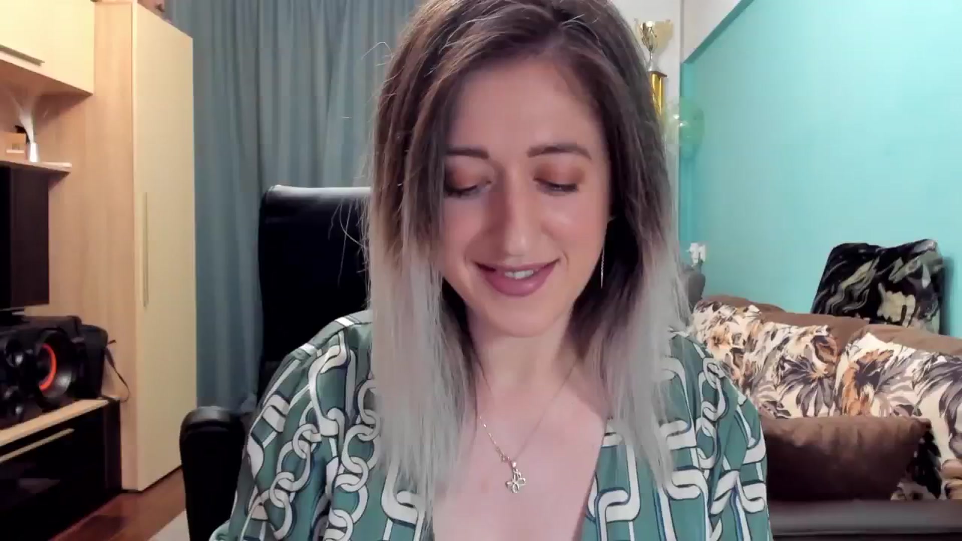 Gallery image thumbnail from SweetDelia_'s myfreecams stream on, 10/18/2024, 23:36 image 12 of 20