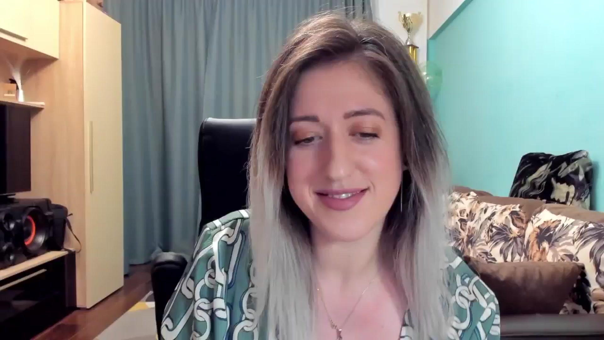 Gallery image thumbnail from SweetDelia_'s myfreecams stream on, 10/18/2024, 23:36 image 10 of 20