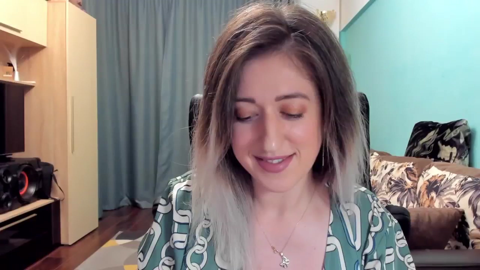 Gallery image thumbnail from SweetDelia_'s myfreecams stream on, 10/18/2024, 23:36 image 7 of 20