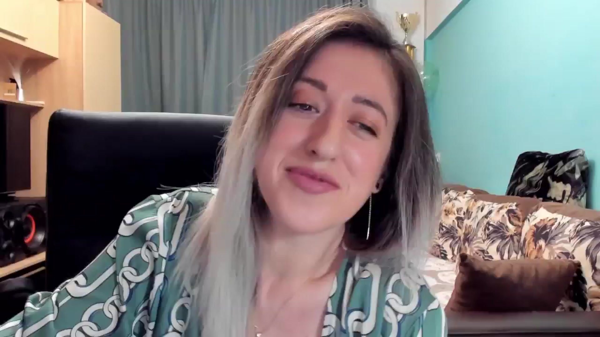 Gallery image thumbnail from SweetDelia_'s myfreecams stream on, 10/18/2024, 23:36 image 17 of 20