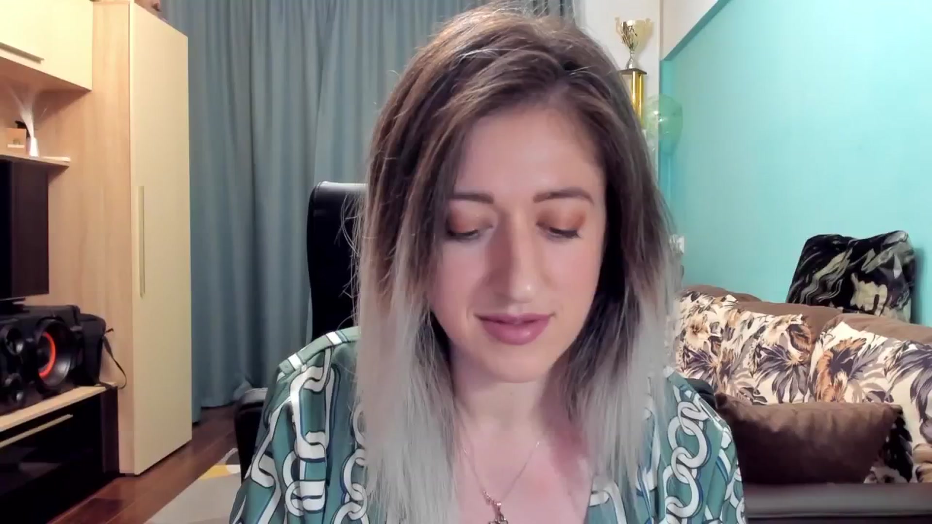 Gallery image thumbnail from SweetDelia_'s myfreecams stream on, 10/18/2024, 23:36 image 9 of 20