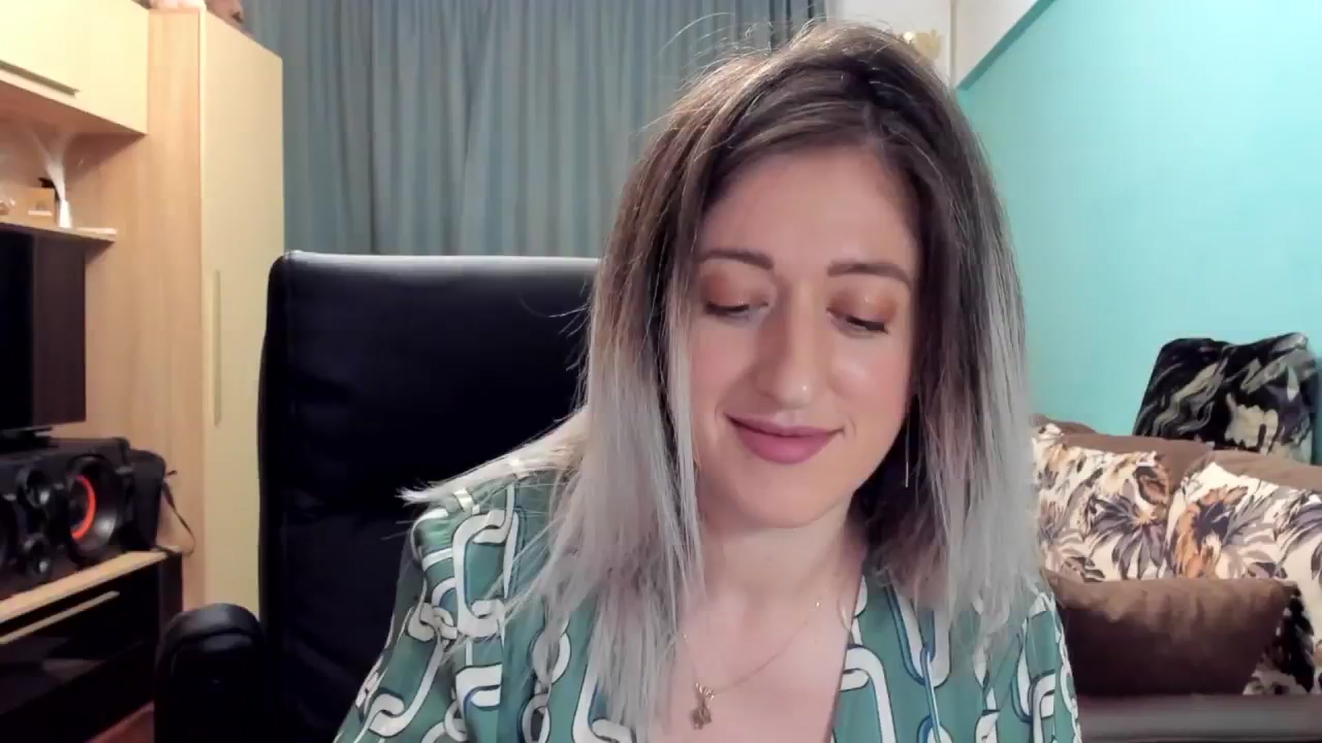 Gallery image thumbnail from SweetDelia_'s myfreecams stream on, 10/19/2024, 01:44 image 19 of 20
