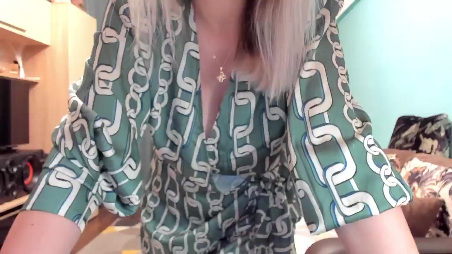 Gallery image thumbnail from SweetDelia_'s myfreecams stream on, 10/19/2024, 01:44 image 15 of 20