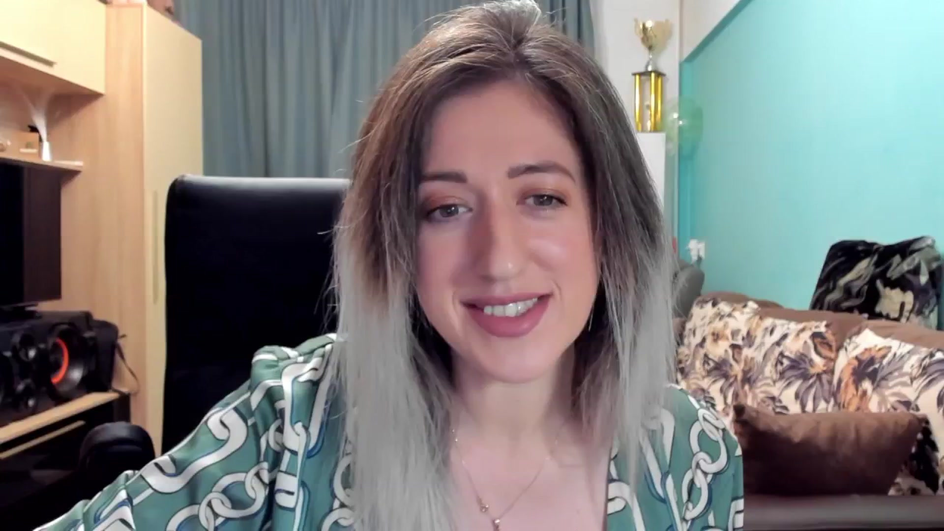 Gallery image thumbnail from SweetDelia_'s myfreecams stream on, 10/19/2024, 01:44 image 1 of 20
