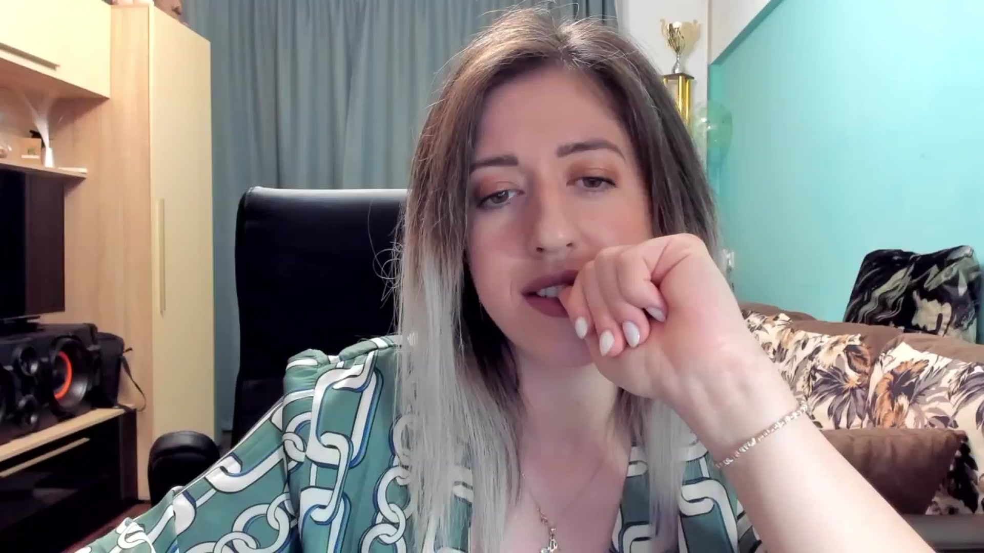 Gallery image thumbnail from SweetDelia_'s myfreecams stream on, 10/19/2024, 01:44 image 7 of 20