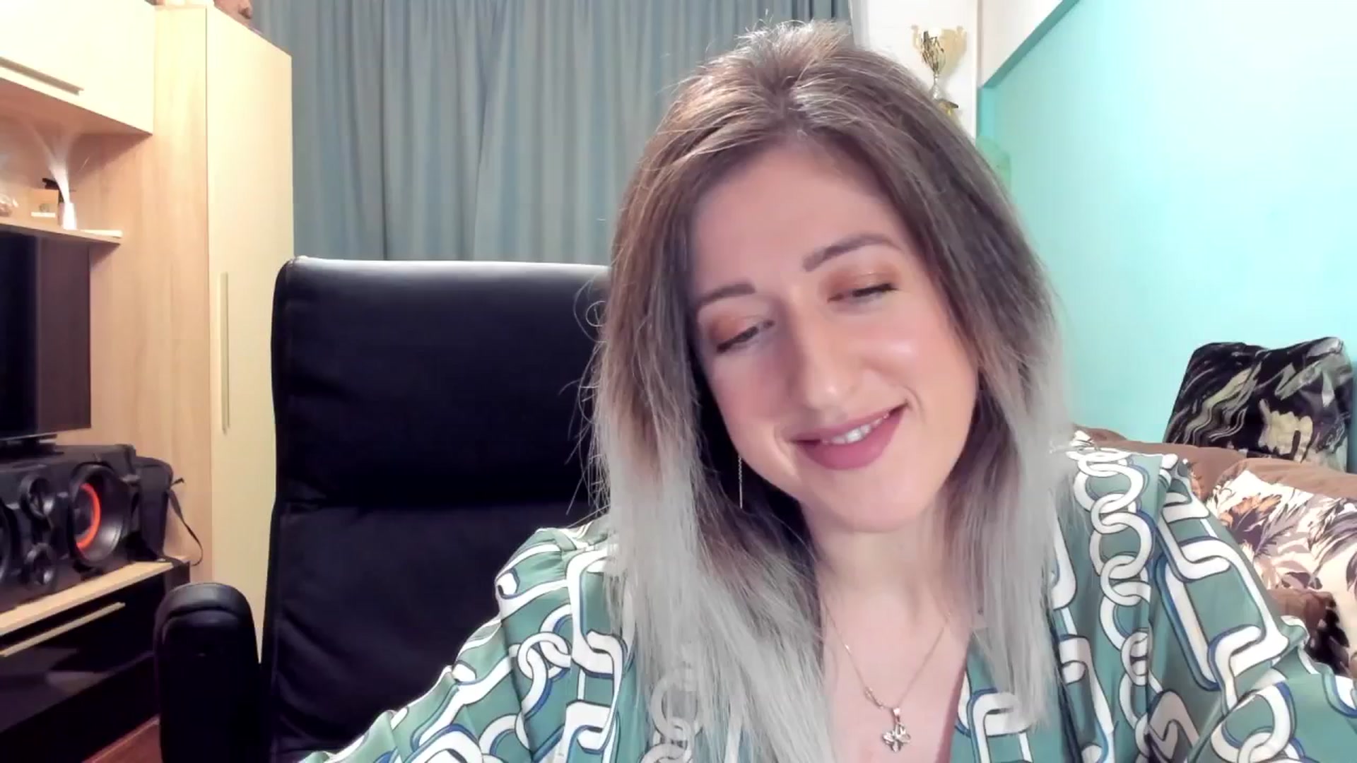 Gallery image thumbnail from SweetDelia_'s myfreecams stream on, 10/19/2024, 01:44 image 2 of 20