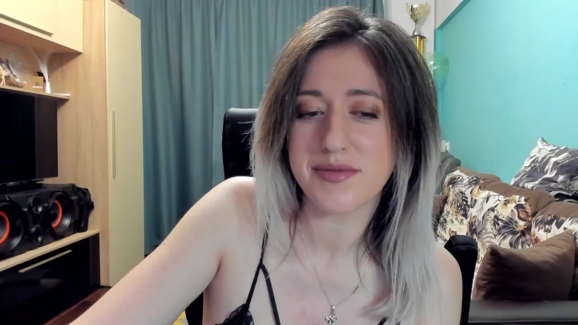 Gallery image thumbnail from SweetDelia_'s myfreecams stream on, 10/19/2024, 23:05 image 11 of 20