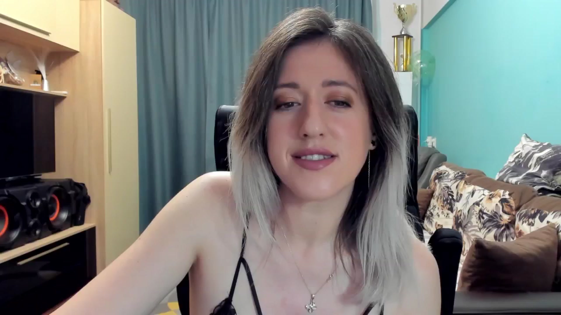 Gallery image thumbnail from SweetDelia_'s myfreecams stream on, 10/19/2024, 23:05 image 18 of 20