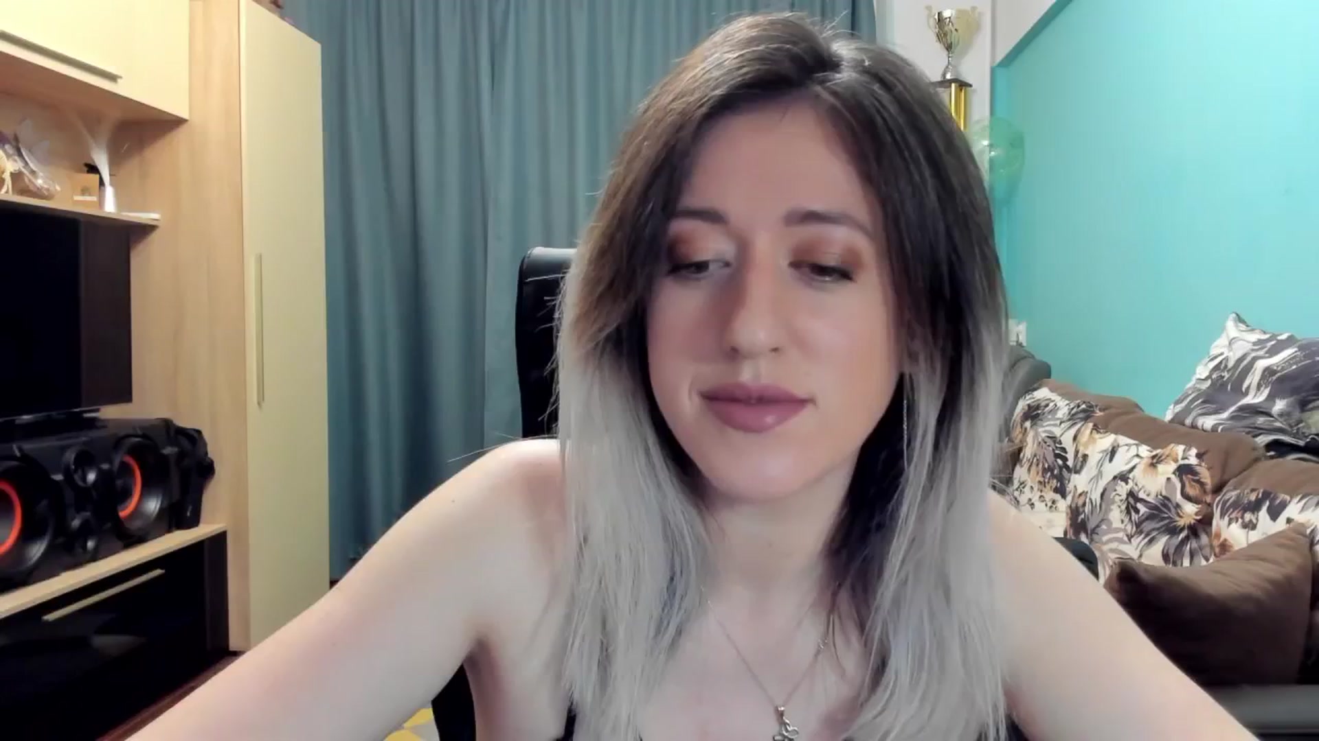 Gallery image thumbnail from SweetDelia_'s myfreecams stream on, 10/19/2024, 23:05 image 4 of 20